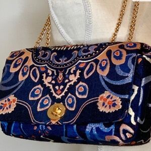 CHICOS Blue and Gold  JAQUARD CRISSBODY WITH CHAIN NWOT